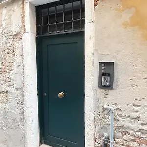 https://bragora-house.hotelinveneto.com