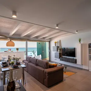 https://i-mori-luxory-apartments-attico-mansardato-con.sicilyhotelsitaly.net